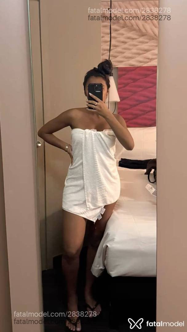 Acompanhante mulher morena (o) de olhos castanhos - Alliinyy