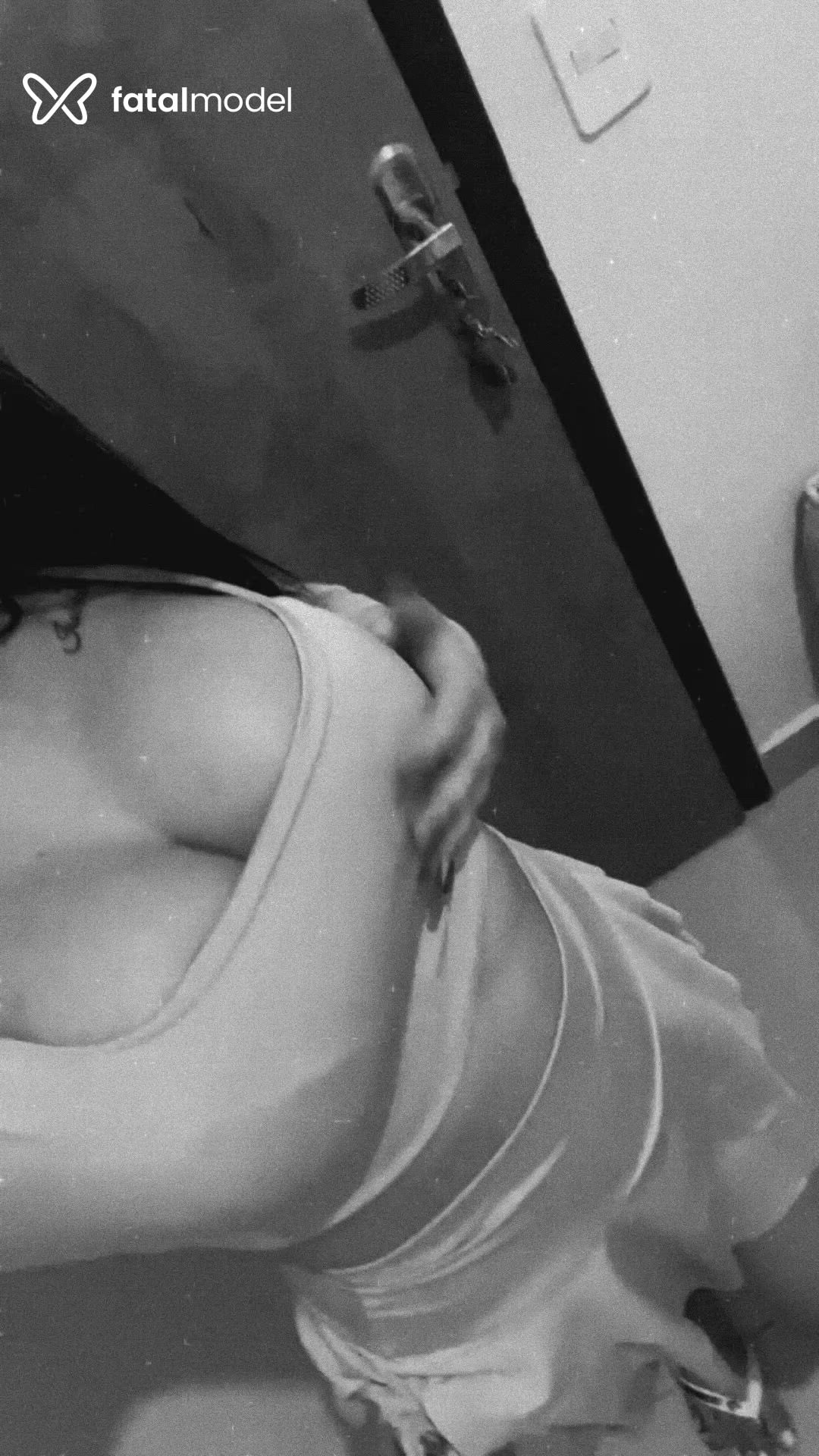 Acompanhante mulher morena (o) de olhos pretos - Alliinyy Acompanhante mulher morena (o) de olhos pretos - Alliinyy