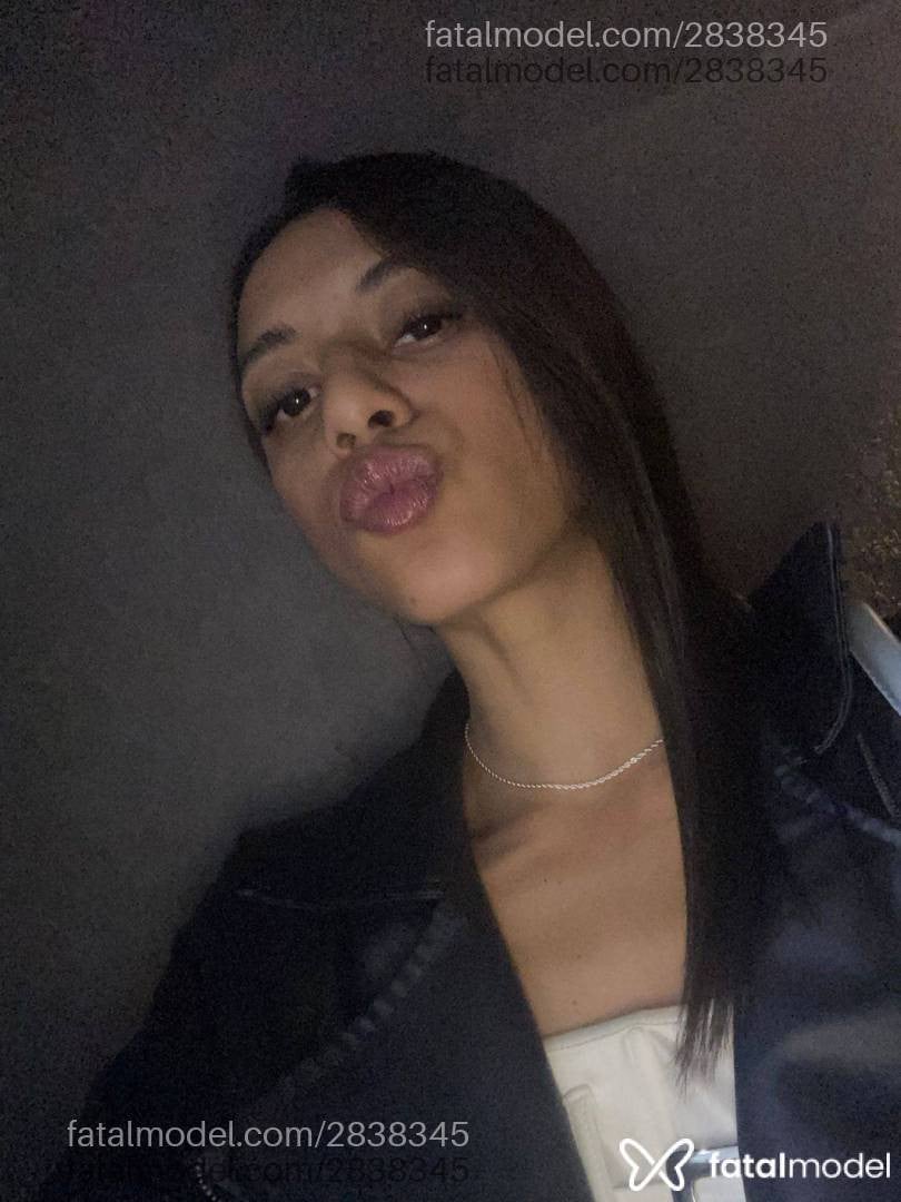 Acompanhante mulher com cabelo castanho de olhos castanhos - LLarissa