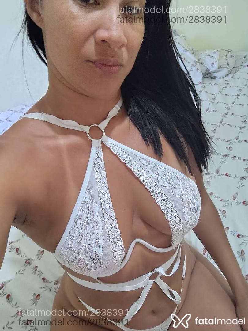 Acompanhante mulher com cabelo castanho de olhos castanhos - Japonesa