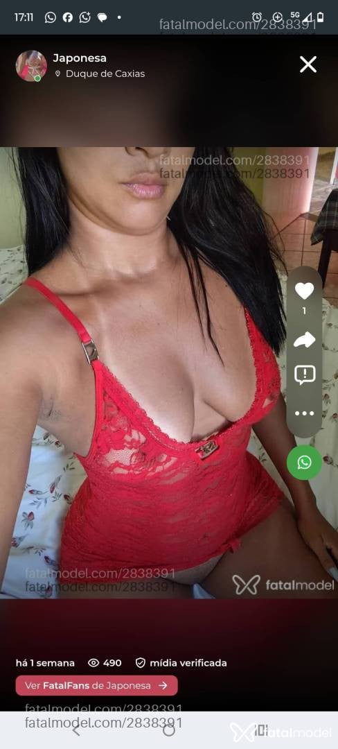 Acompanhante mulher com cabelo castanho de olhos castanhos - Japonesa