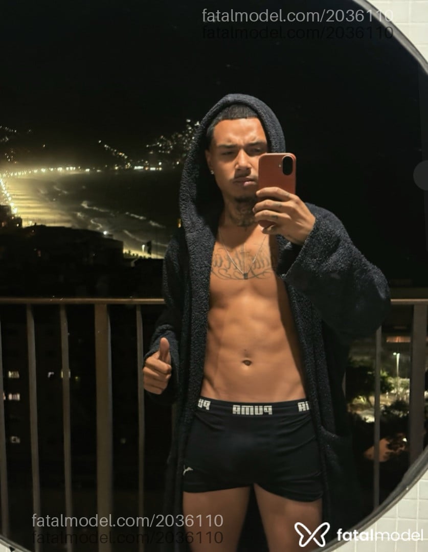 Acompanhante homem morena (o) de olhos castanhos em Macaé - Gomes