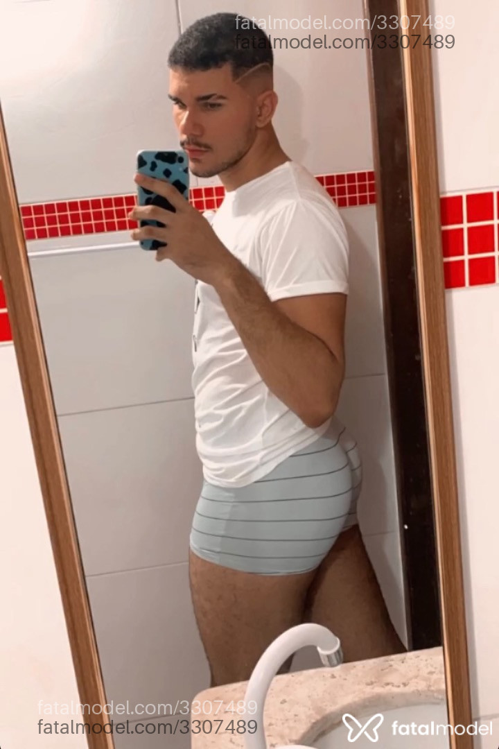 Acompanhante homem morena (o) de olhos pretos - Marco Vini Acompanhante homem morena (o) de olhos pretos - Marco Vini
