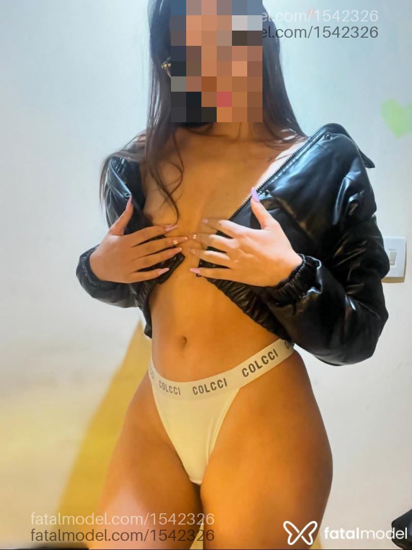 Acompanhante mulher com cabelo castanho de olhos pretos em Gramado - Angel Escobar