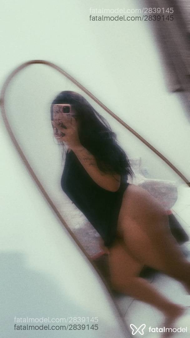 Acompanhante mulher morena (o) de olhos mel - Anny