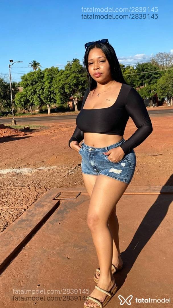 Acompanhante mulher morena (o) de olhos mel - Anny