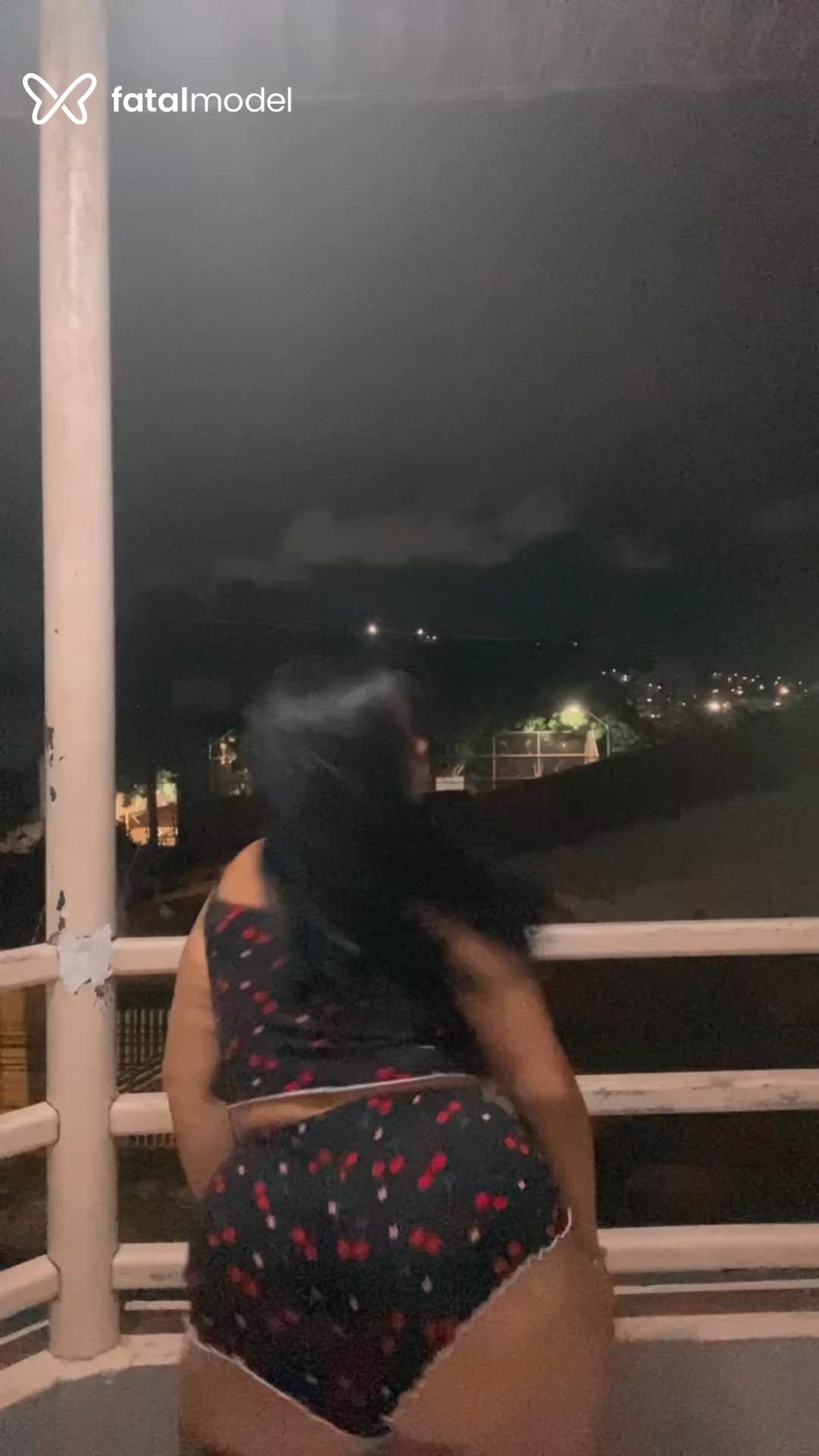 Acompanhante mulher morena (o) de olhos mel - Anny