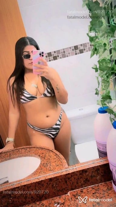 Acompanhante mulher com cabelo castanho de olhos castanhos em Araçagi - Kátia