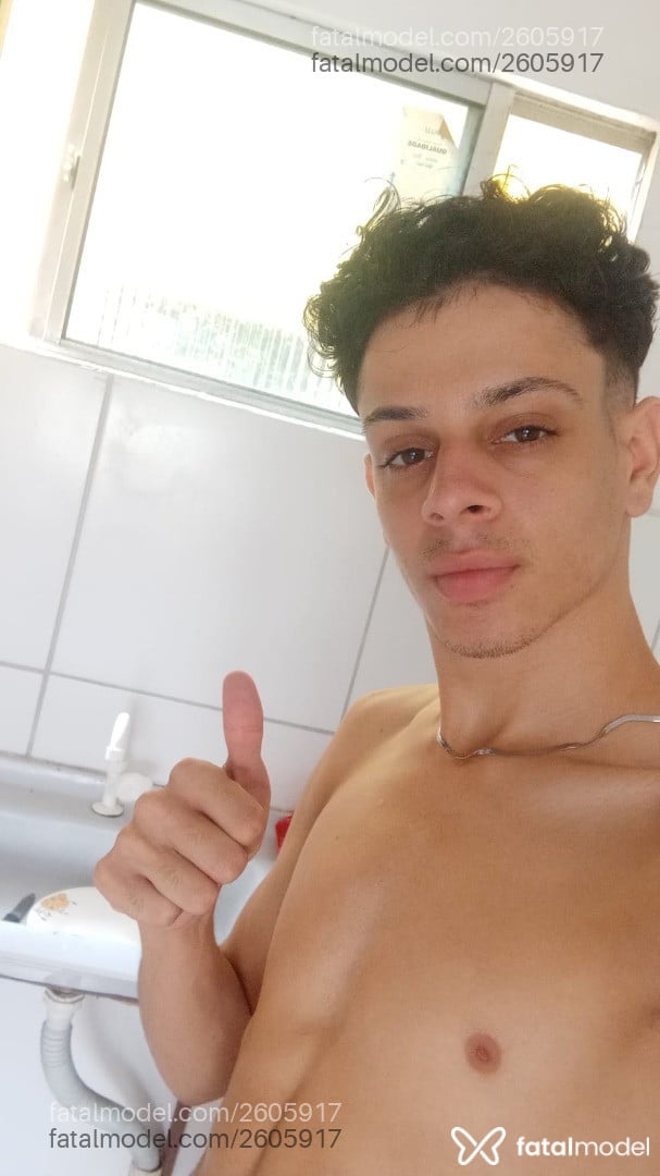 Acompanhante homem com cabelo castanho de olhos castanhos - Robert Acompanhante homem com cabelo castanho de olhos castanhos - Robert