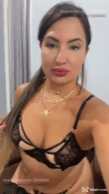 Acompanhante mulher morena (o) de olhos azuis em Cascavel Acompanhante mulher morena (o) de olhos azuis em Cascavel - Angel Meirelles