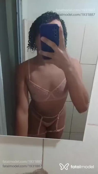 Acompanhante não-binário morena (o) de olhos pretos em Araraquara - CARLETE