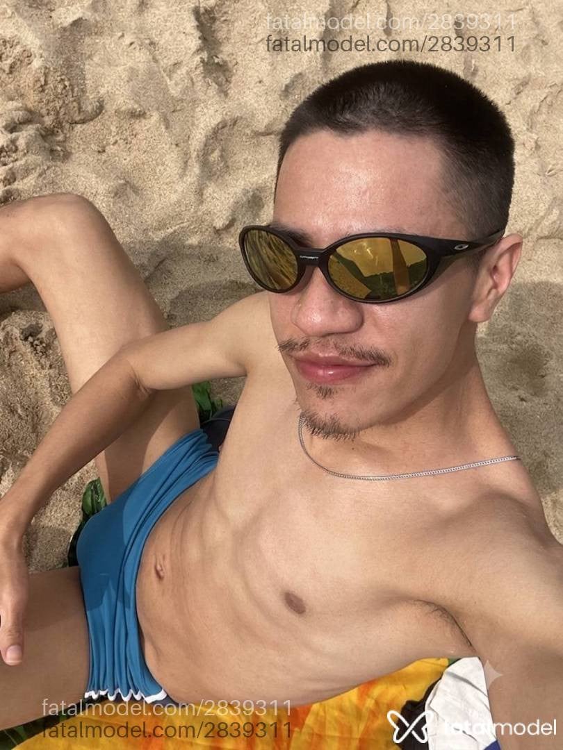 Acompanhante homem com cabelo castanho de olhos pretos - Dann Coutt