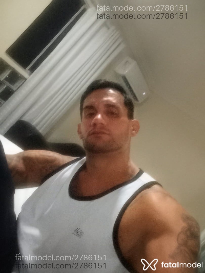 Acompanhante homem morena (o) de olhos pretos - Kaio Santos Acompanhante homem morena (o) de olhos pretos - Kaio Santos
