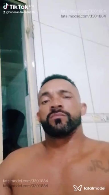 Acompanhante homem com cabelo castanho de olhos castanhos em Apucarana Acompanhante homem com cabelo castanho de olhos castanhos em Apucarana - André Baiano