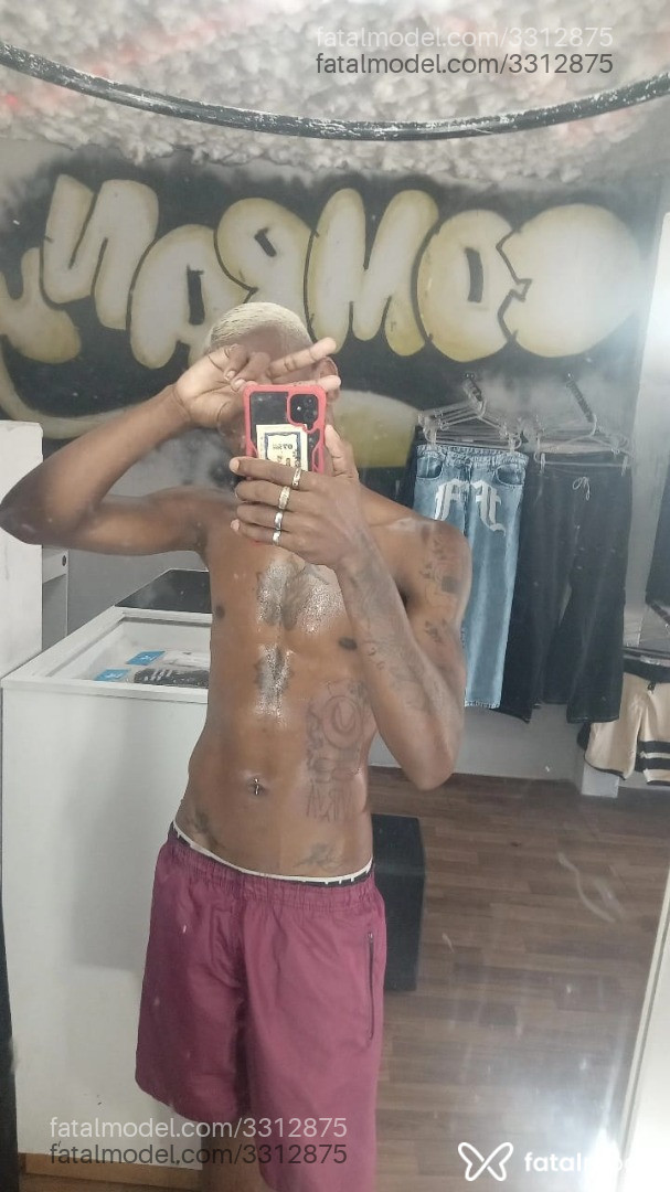 Acompanhante homem com cabelo castanho de olhos pretos em Macaé Acompanhante homem com cabelo castanho de olhos pretos em Macaé - Charles Galdino