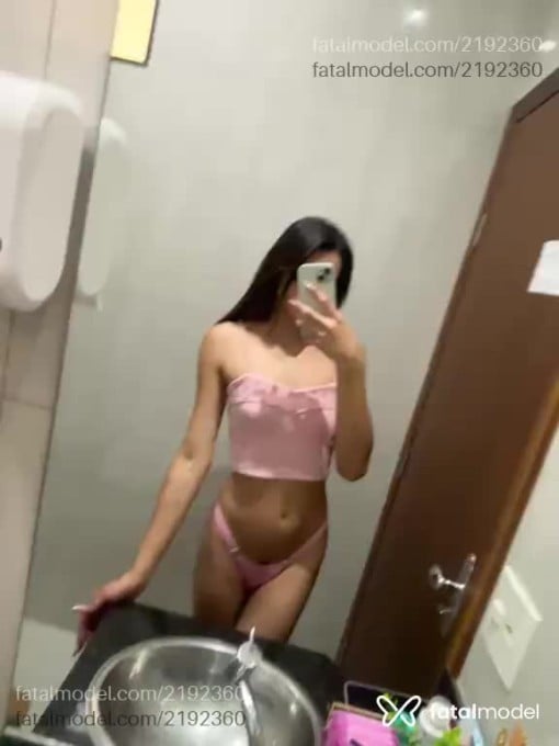 Acompanhante mulher trans com cabelo castanho de olhos castanhos em Belo Horizonte - Gaby