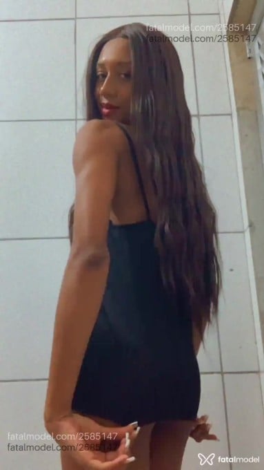 Acompanhante mulher trans com cabelo castanho de olhos castanhos em Duque de Caxias - Morena