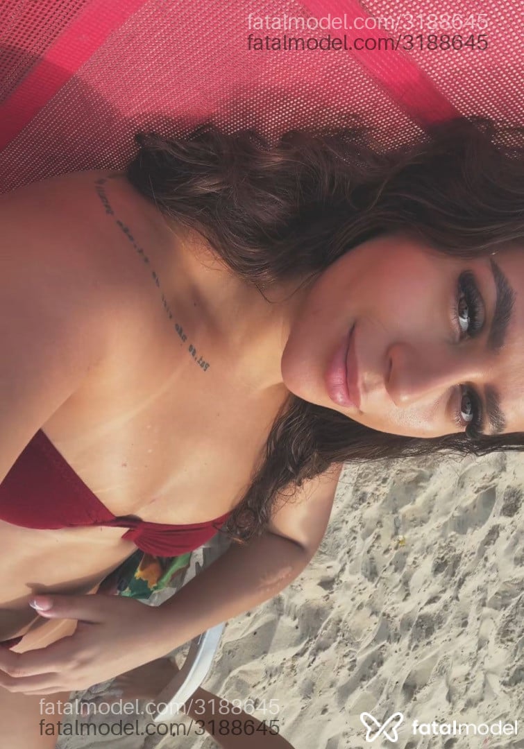 Acompanhante mulher com cabelo castanho de olhos mel em Rio de Janeiro - Mel