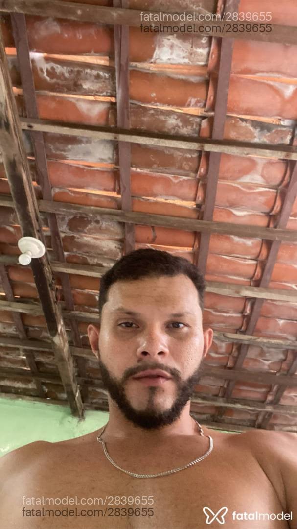 Acompanhante homem com cabelo castanho de olhos pretos - José Silva Acompanhante homem com cabelo castanho de olhos pretos - José Silva
