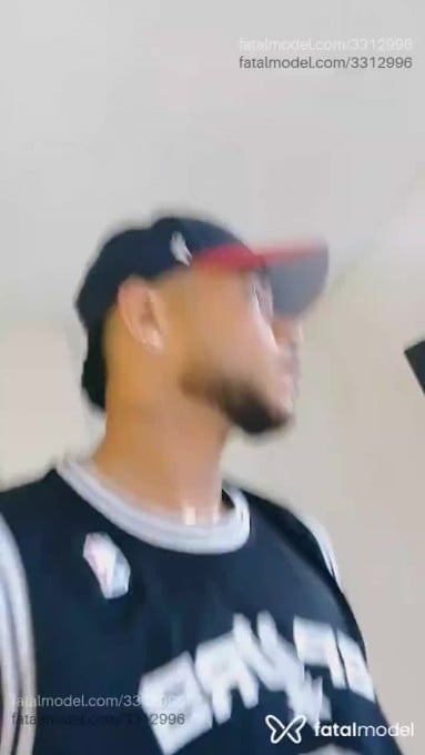 Acompanhante homem com cabelo castanho de olhos castanhos - Santiago Santos Acompanhante homem com cabelo castanho de olhos castanhos - Santiago Santos
