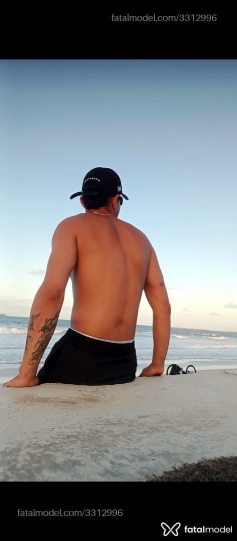 Acompanhante homem com cabelo castanho de olhos castanhos - Santiago Santos Acompanhante homem com cabelo castanho de olhos castanhos - Santiago Santos