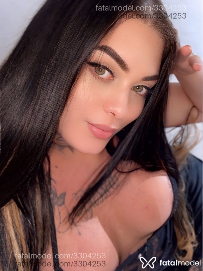 Acompanhante mulher trans com cabelo grisalho de olhos verdes em Caçapava Acompanhante mulher trans com cabelo grisalho de olhos verdes em Caçapava - Tetezinha