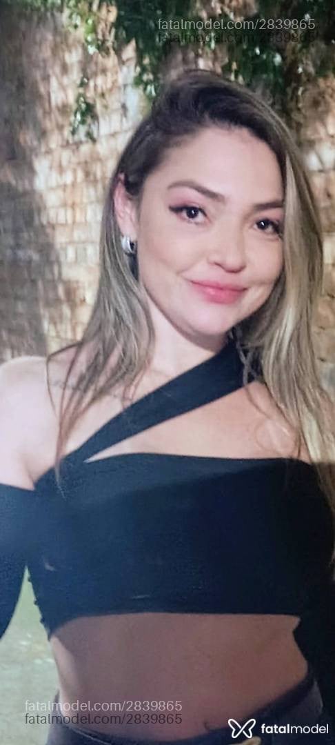 Acompanhante mulher loira (o) de olhos castanhos - Laura