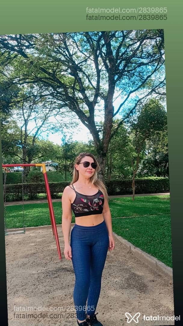 Acompanhante mulher loira (o) de olhos castanhos - Laura