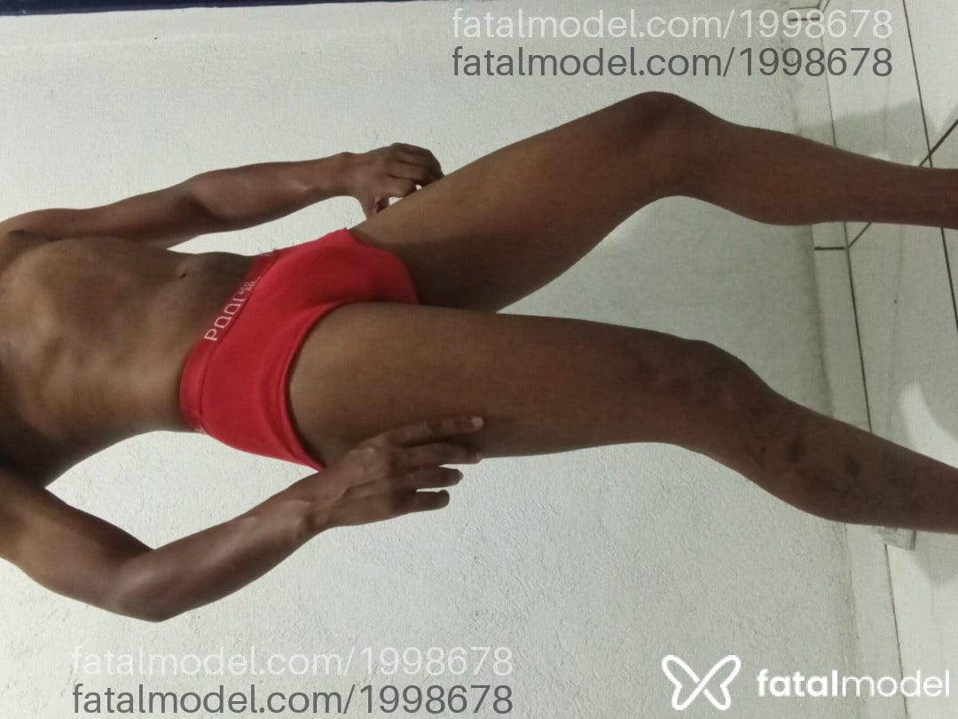 Acompanhante homem morena (o) de olhos castanhos em Virtual - Posuido