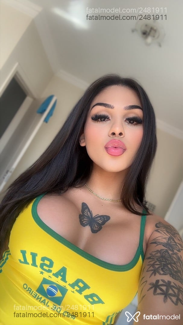 Acompanhante mulher trans com cabelo castanho de olhos pretos em Maringá - Paty Bittencourt
