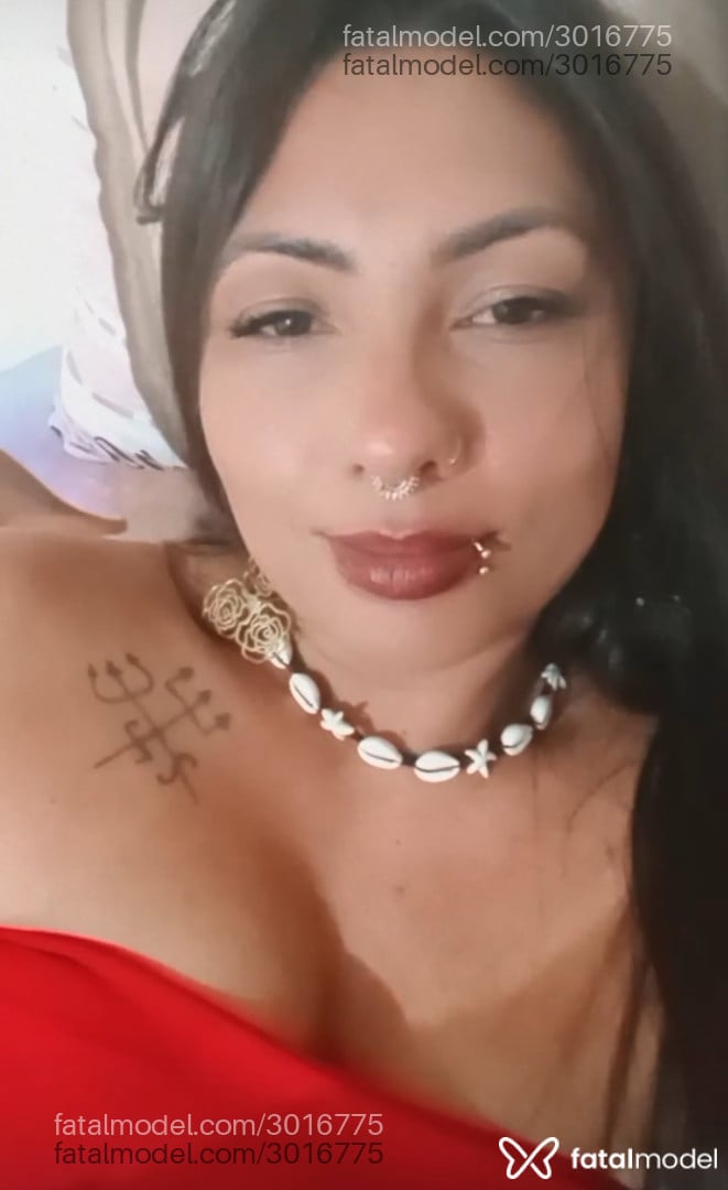 Acompanhante mulher morena (o) de olhos castanhos - Hellen