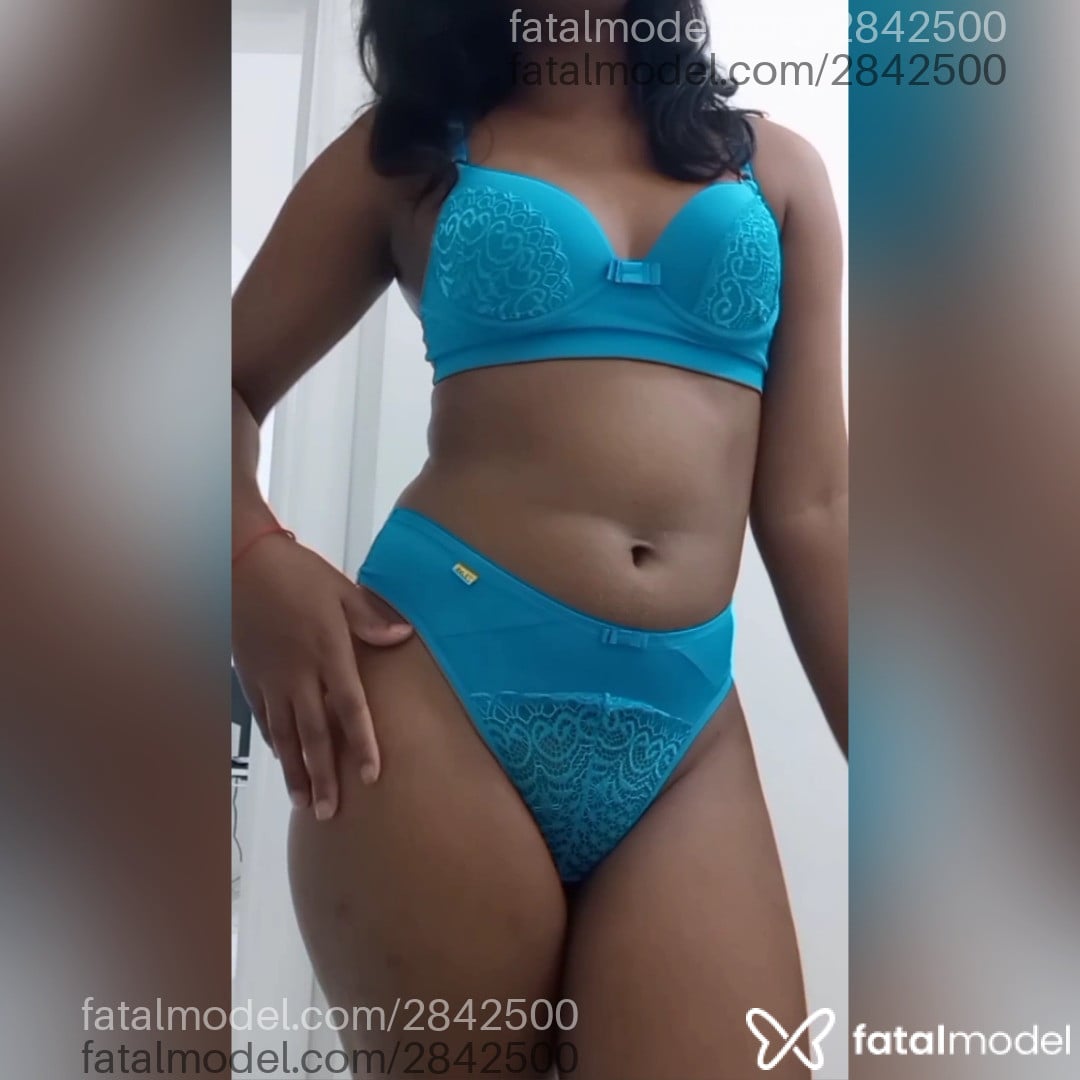 Acompanhante mulher trans morena (o) de olhos castanhos em Dias D'ávila - Miny Sant