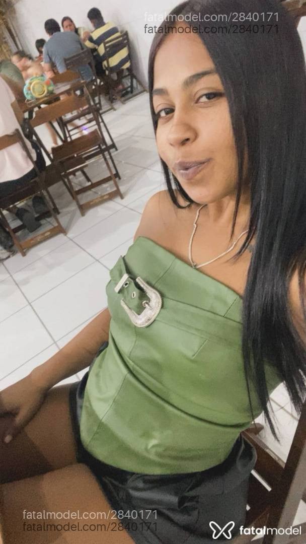 Acompanhante mulher morena (o) de olhos castanhos - Preta Rara