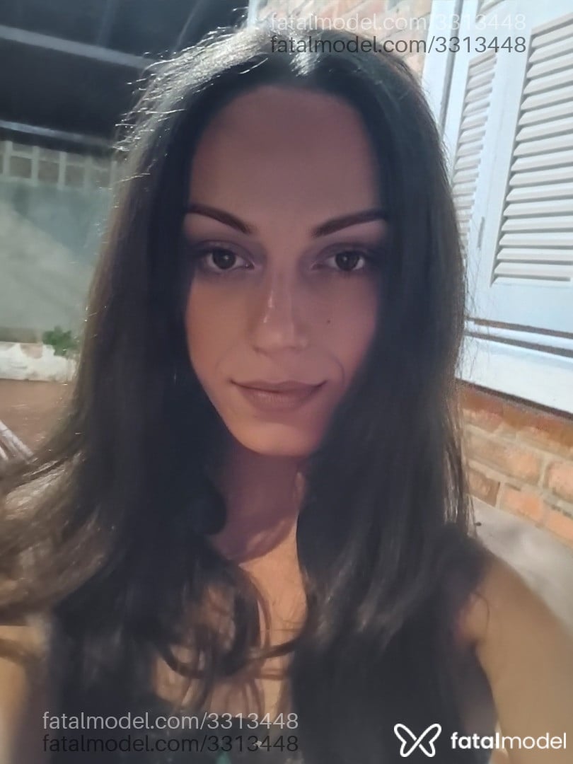 Acompanhante mulher trans com cabelo castanho de olhos mel em Rio Grande - Alinegauchinha