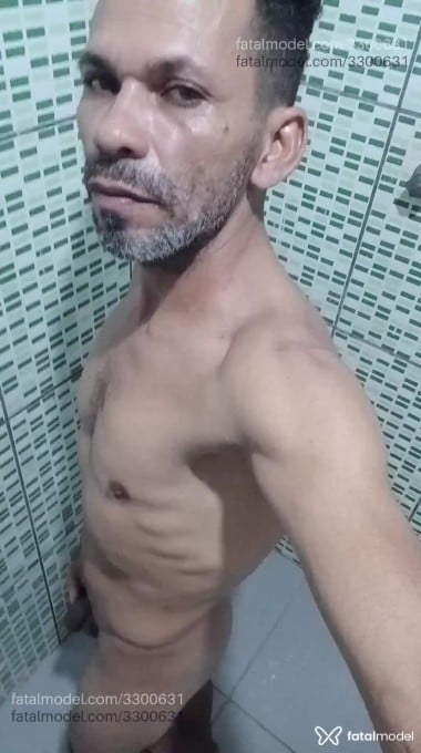 Acompanhante homem morena (o) de olhos castanhos em Porto Velho - Bluce