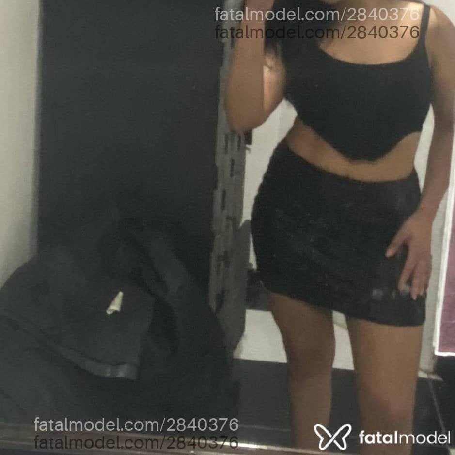 Acompanhante mulher morena (o) de olhos castanhos - Athena Valen