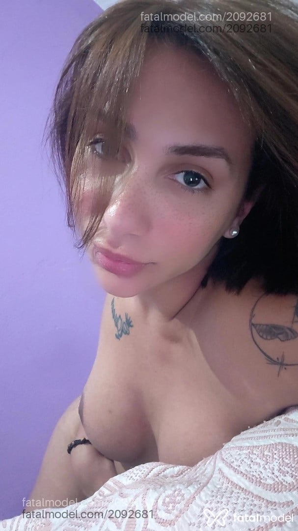 Acompanhante mulher trans com cabelo castanho de olhos castanhos em Santo André Acompanhante mulher trans com cabelo castanho de olhos castanhos em Santo André - Ariella Fox
