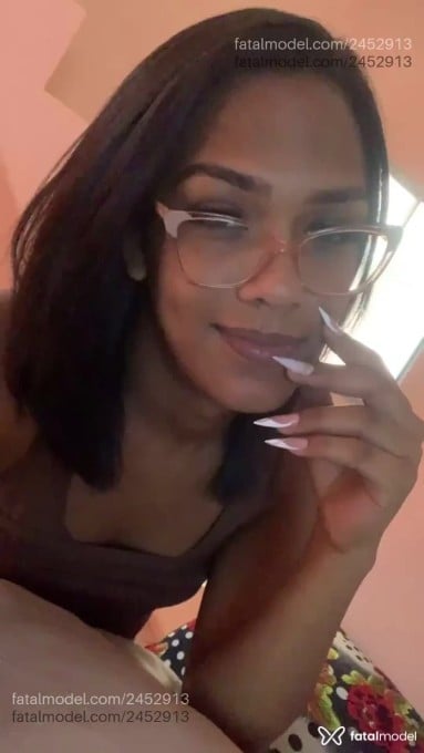 Acompanhante mulher trans com cabelo castanho de olhos castanhos em Salvador - Thaylinha