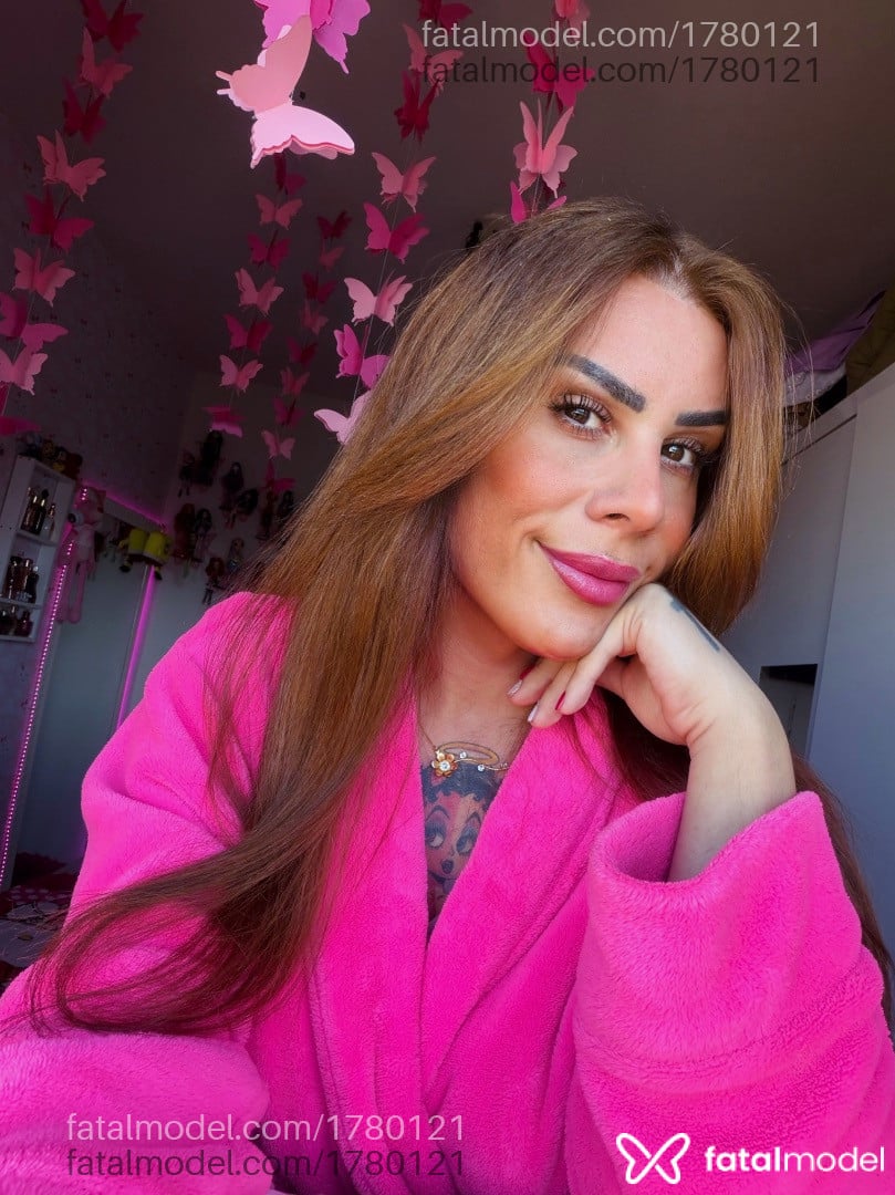 Acompanhante mulher trans com cabelo castanho de olhos castanhos em Três Pontas - Laura Proine