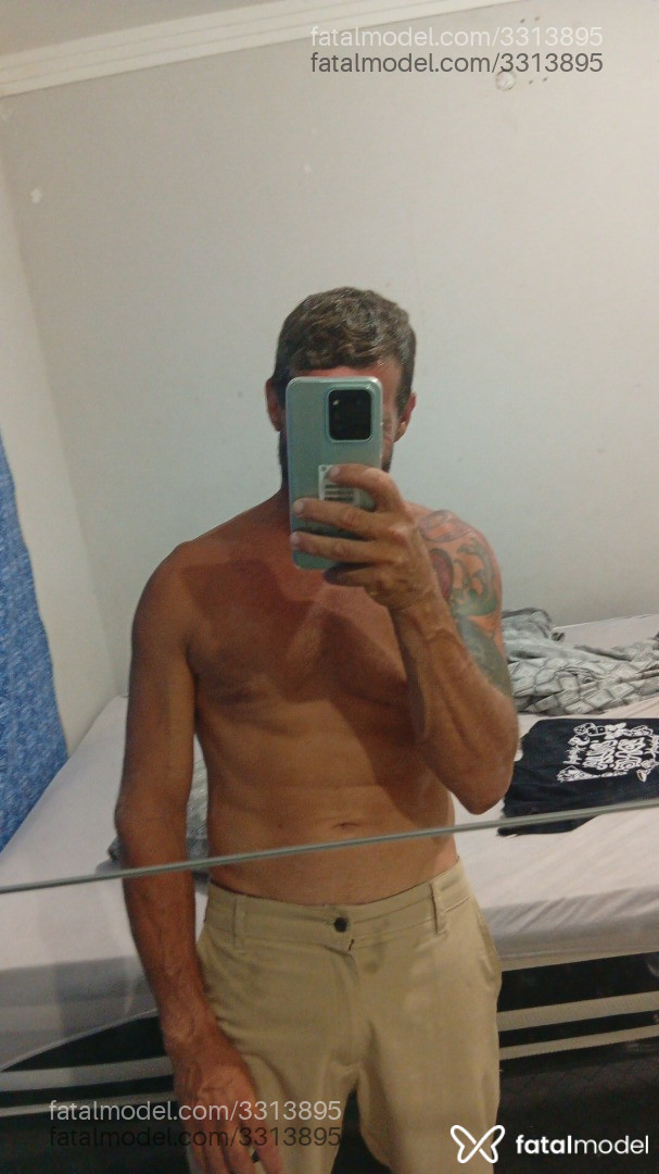 Acompanhante homem com cabelo castanho de olhos castanhos em Vila Velha - Fabrício