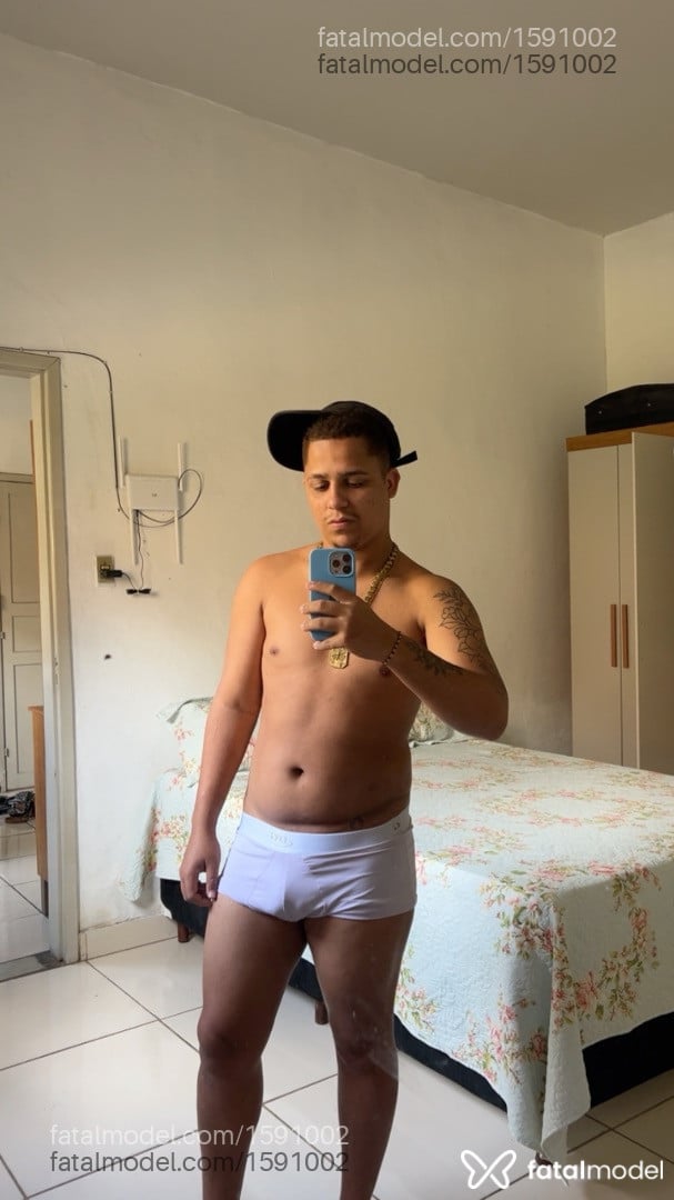 Acompanhante homem morena (o) de olhos castanhos em Ubá - Renan