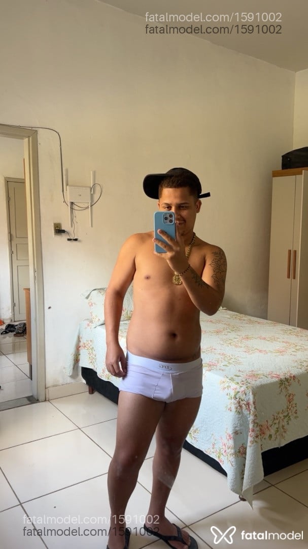 Acompanhante homem morena (o) de olhos castanhos em Ubá - Renan
