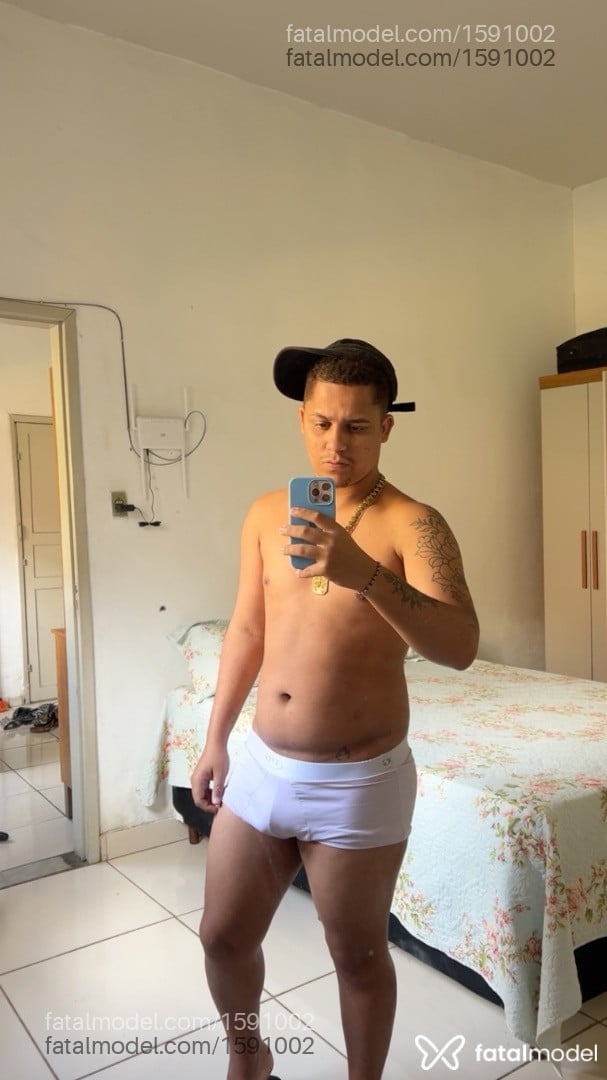 Acompanhante homem morena (o) de olhos castanhos em Ubá - Renan
