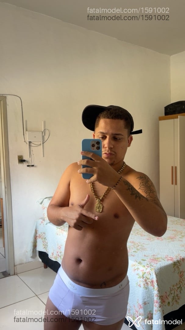 Acompanhante homem morena (o) de olhos castanhos em Ubá - Renan