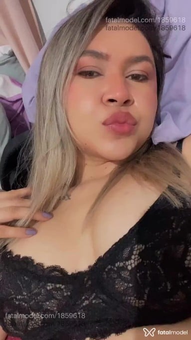 Acompanhante mulher loira (o) de olhos castanhos em Tubarão Acompanhante mulher loira (o) de olhos castanhos em Tubarão - Lya