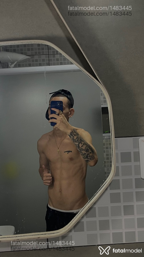 Acompanhante homem loira (o) de olhos castanhos em Virtual - Astro
