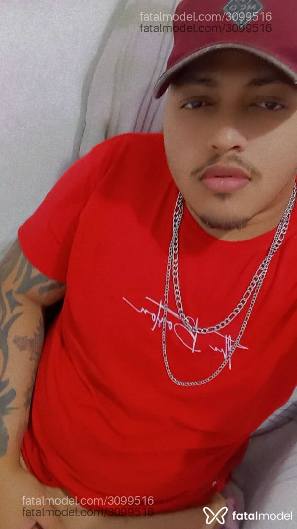 Acompanhante homem com cabelo castanho de olhos mel - Felipe Acompanhante homem com cabelo castanho de olhos mel - Felipe