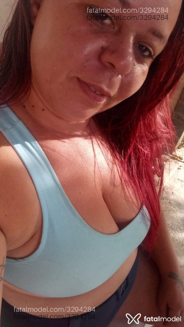 Acompanhante mulher com cabelo colorido de olhos castanhos em Mineiros Acompanhante mulher com cabelo colorido de olhos castanhos em Mineiros - Helozinha