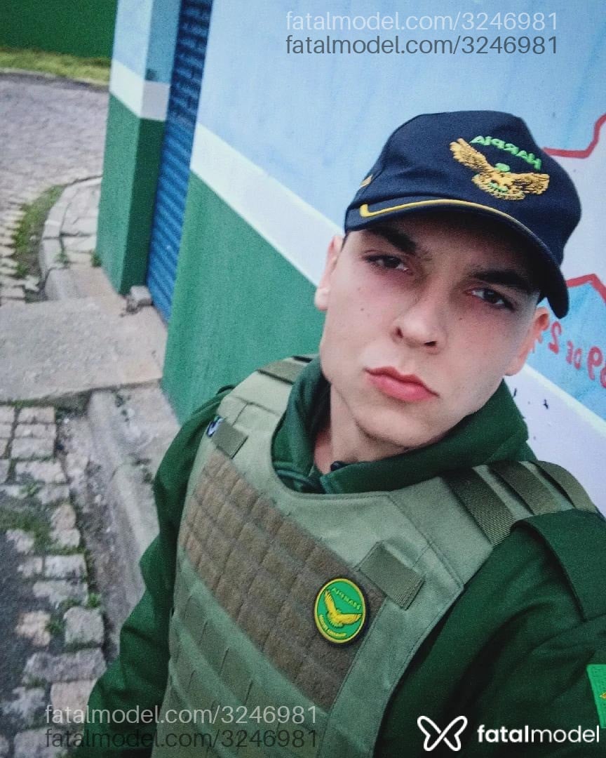 Acompanhante homem com cabelo castanho de olhos castanhos - Felipe Acompanhante homem com cabelo castanho de olhos castanhos - Felipe