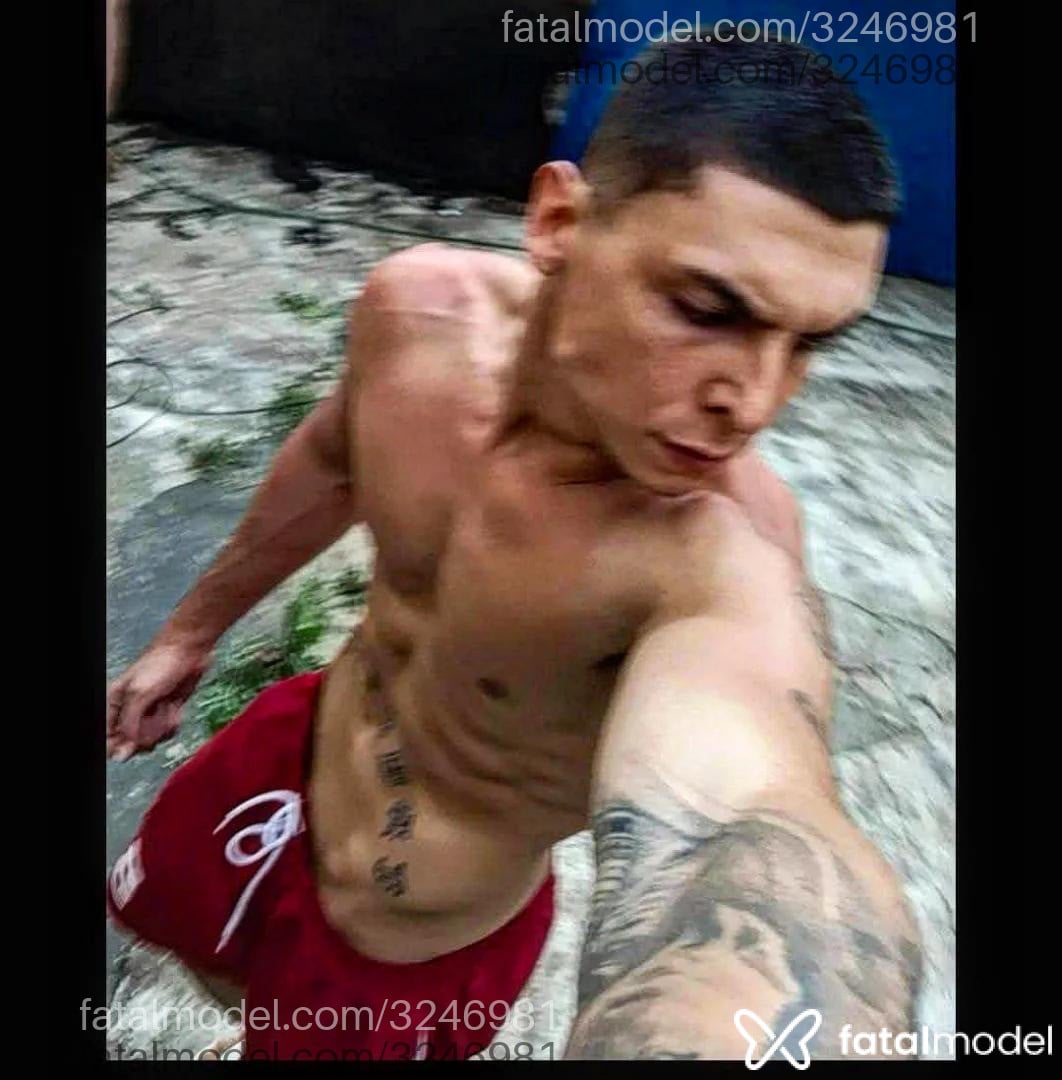 Acompanhante homem com cabelo castanho de olhos castanhos - Felipe Acompanhante homem com cabelo castanho de olhos castanhos - Felipe